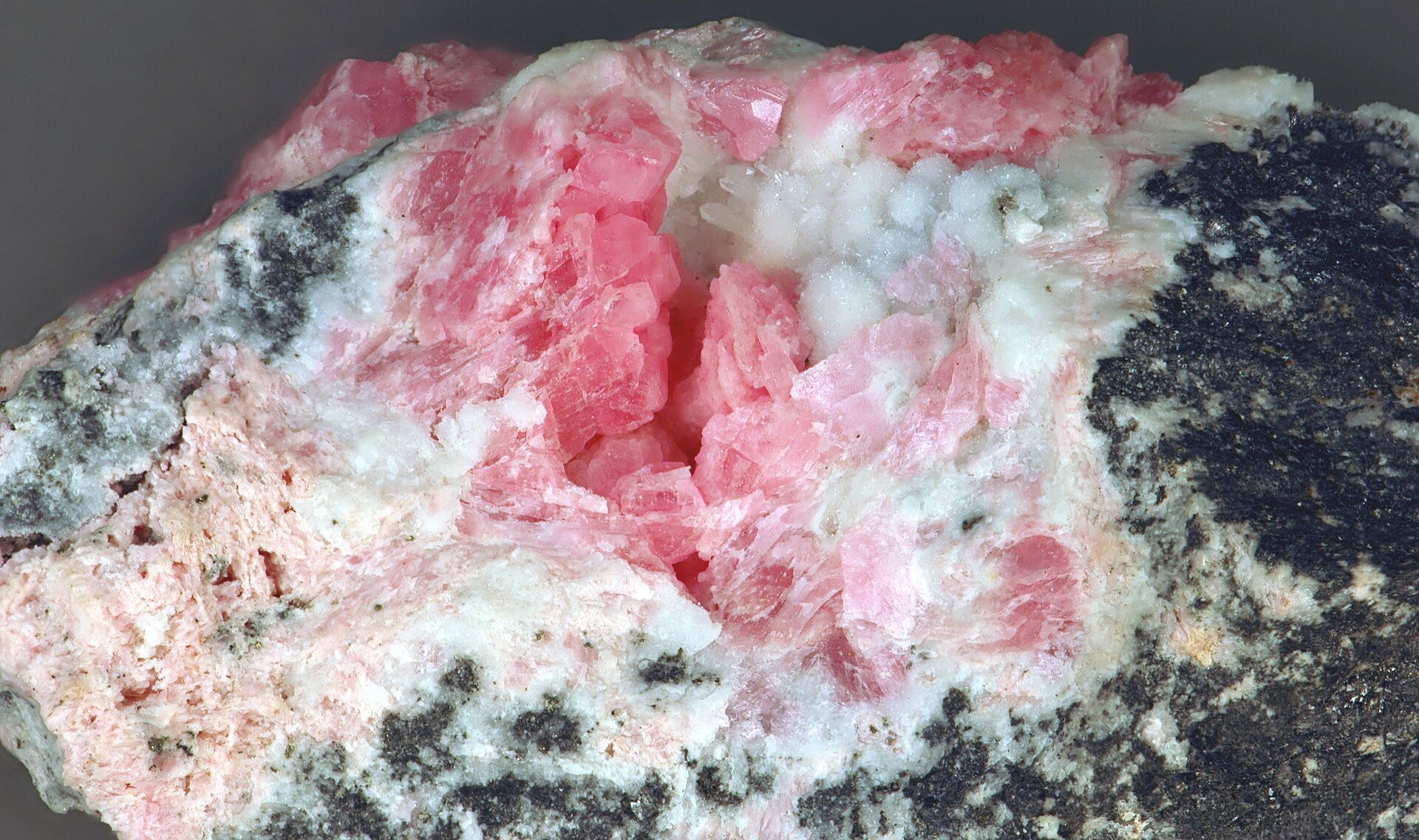 Pink manganese carbonate crystals in rhodochrosite